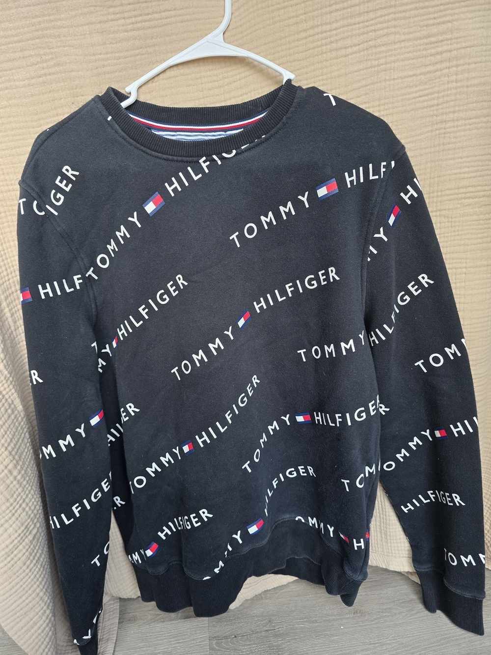 Tommy Hilfiger Men’s Black Logo Crewneck Sweater Size Large - Picture 1 of 4